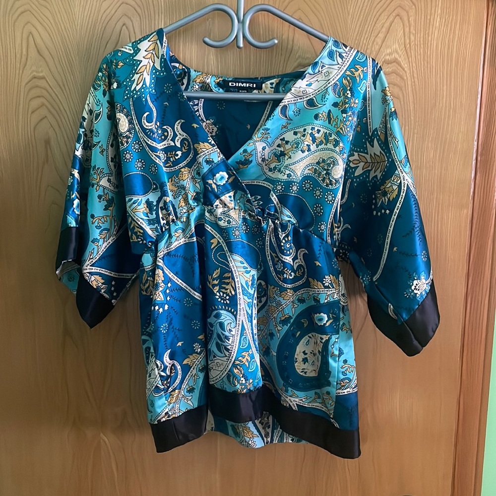 Dimri | blue pattern japanese style v neck Top satin feel | size S